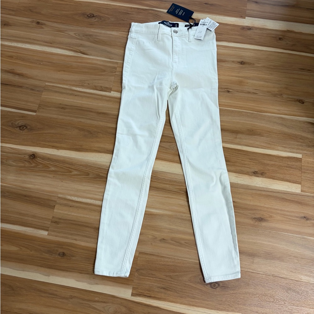 Women’s white hollister jeans size 1s brand new with tags Pant leg